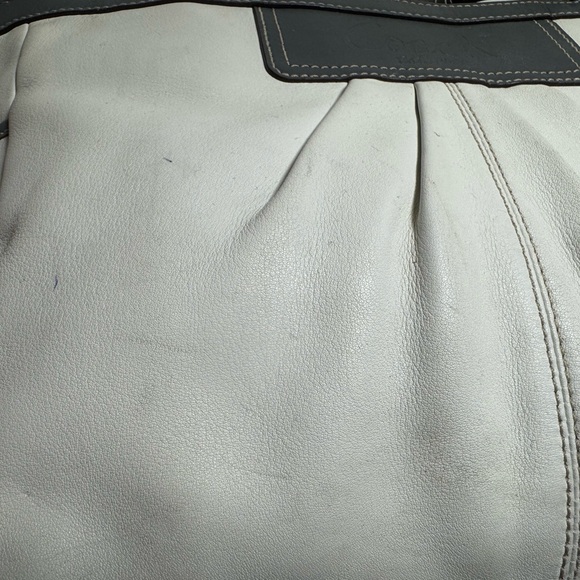 Coach F13759 White Leather Shoulder Bag Purple Lining Silver Hardware - Picture 7 of 16